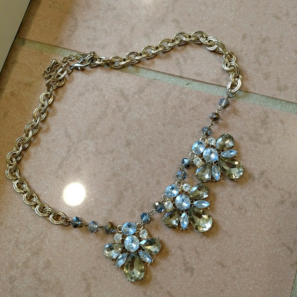 Chunky statement necklace